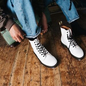 Dr. Martens Women's 1460 W Patent Leather 8Eye Boot